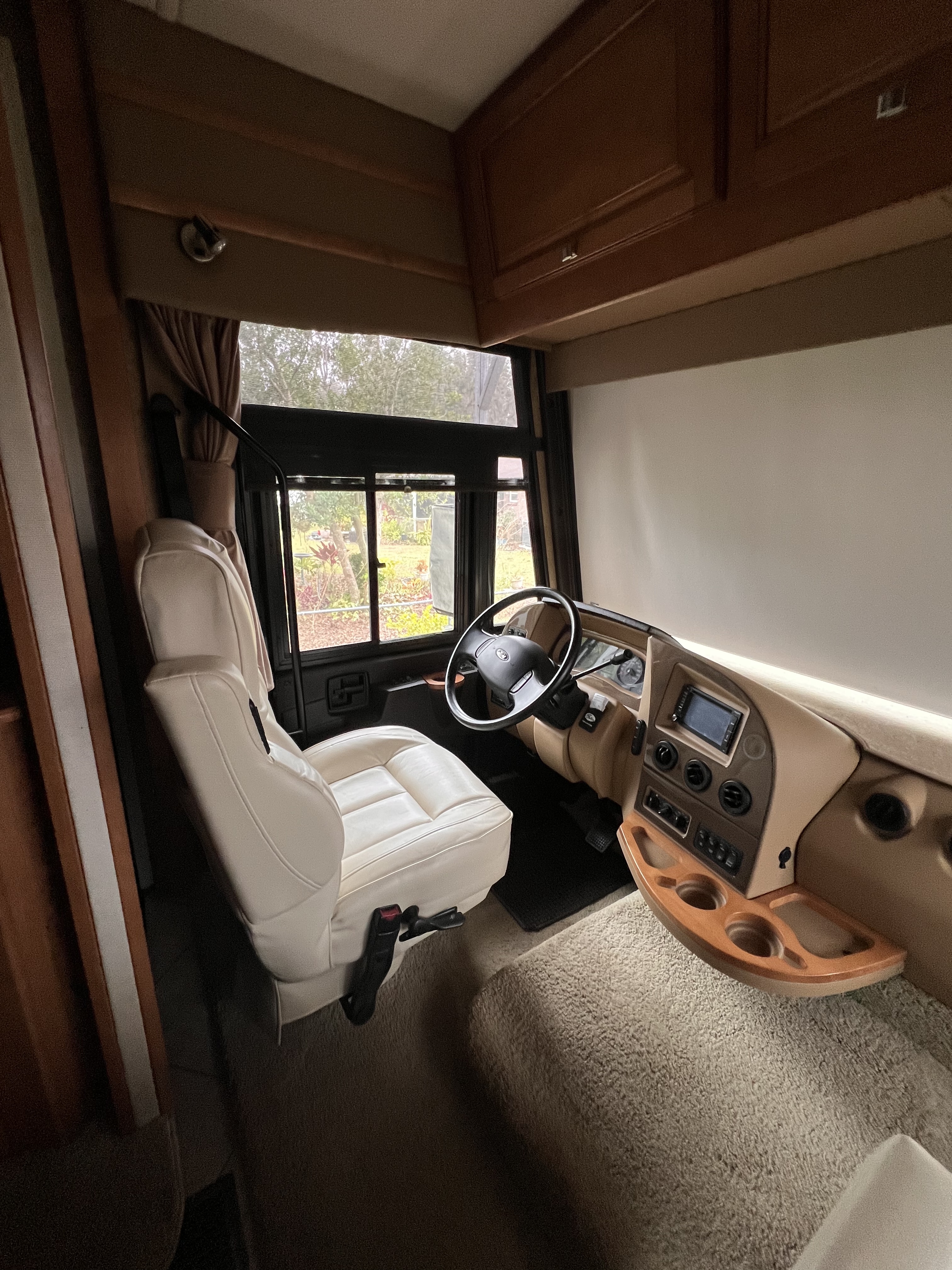2014 Winnebago ADVENTURER 38Q in thonotosassa FL