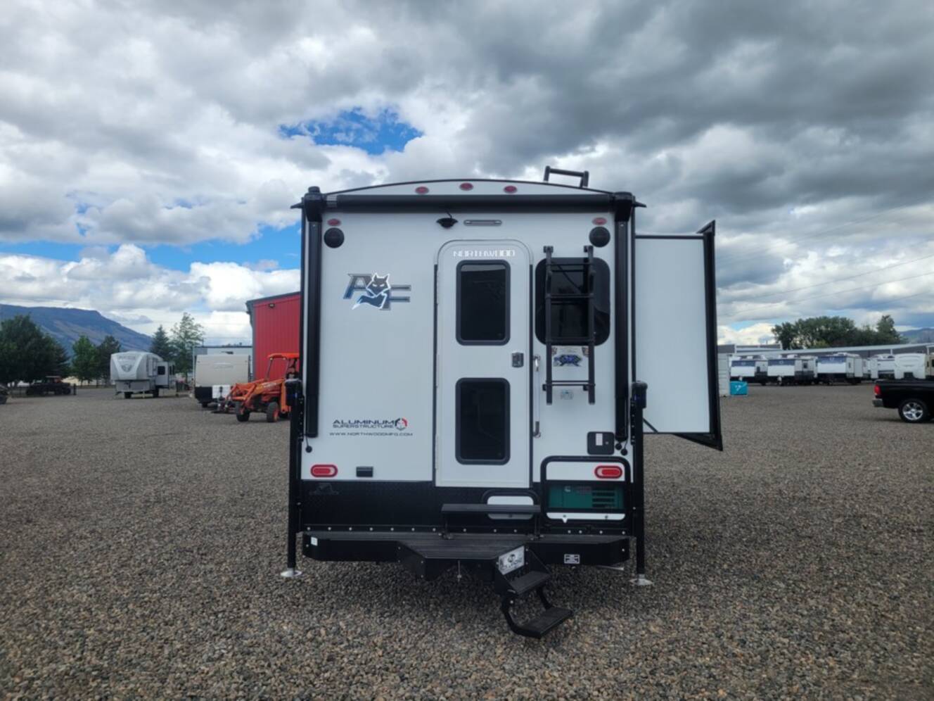 A photo of this 2027 Northwood Mfg ARCTIC FOX 990