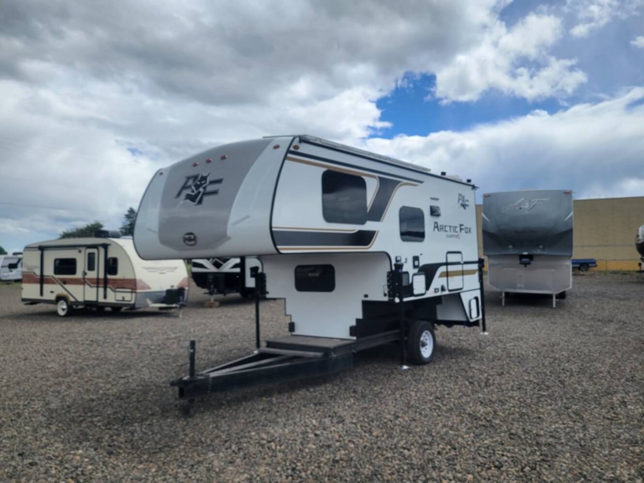 A photo of this 2027 Northwood Mfg ARCTIC FOX 990