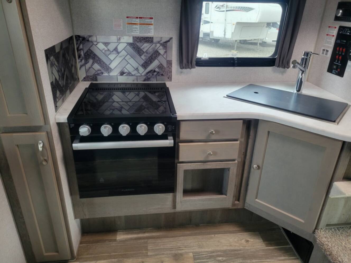 A photo of this 2027 Northwood Mfg ARCTIC FOX 990