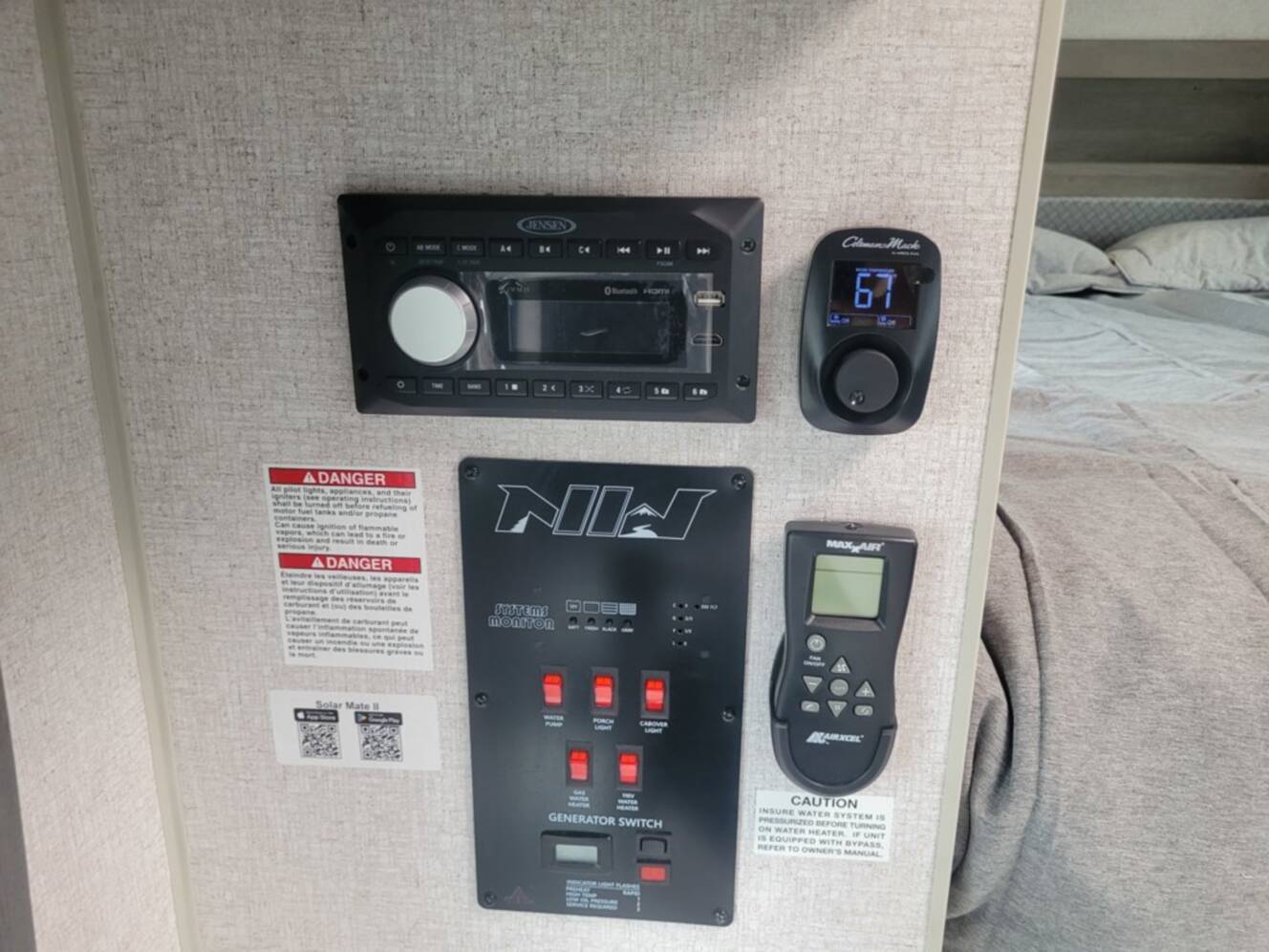 A photo of this 2027 Northwood Mfg ARCTIC FOX 990