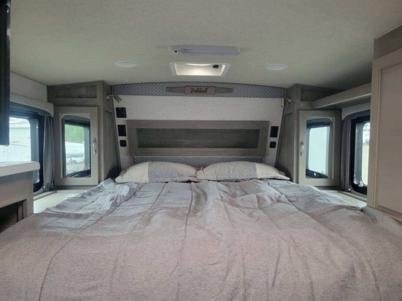 A photo of this 2027 Northwood Mfg ARCTIC FOX 990