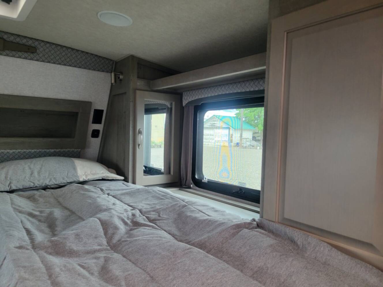 A photo of this 2027 Northwood Mfg ARCTIC FOX 990