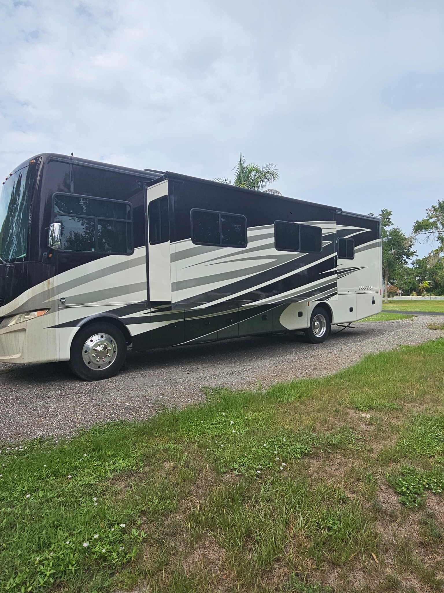 2017 Tiffin Motorhomes ALLEGRO OPEN ROAD 32 SA in parrish FL