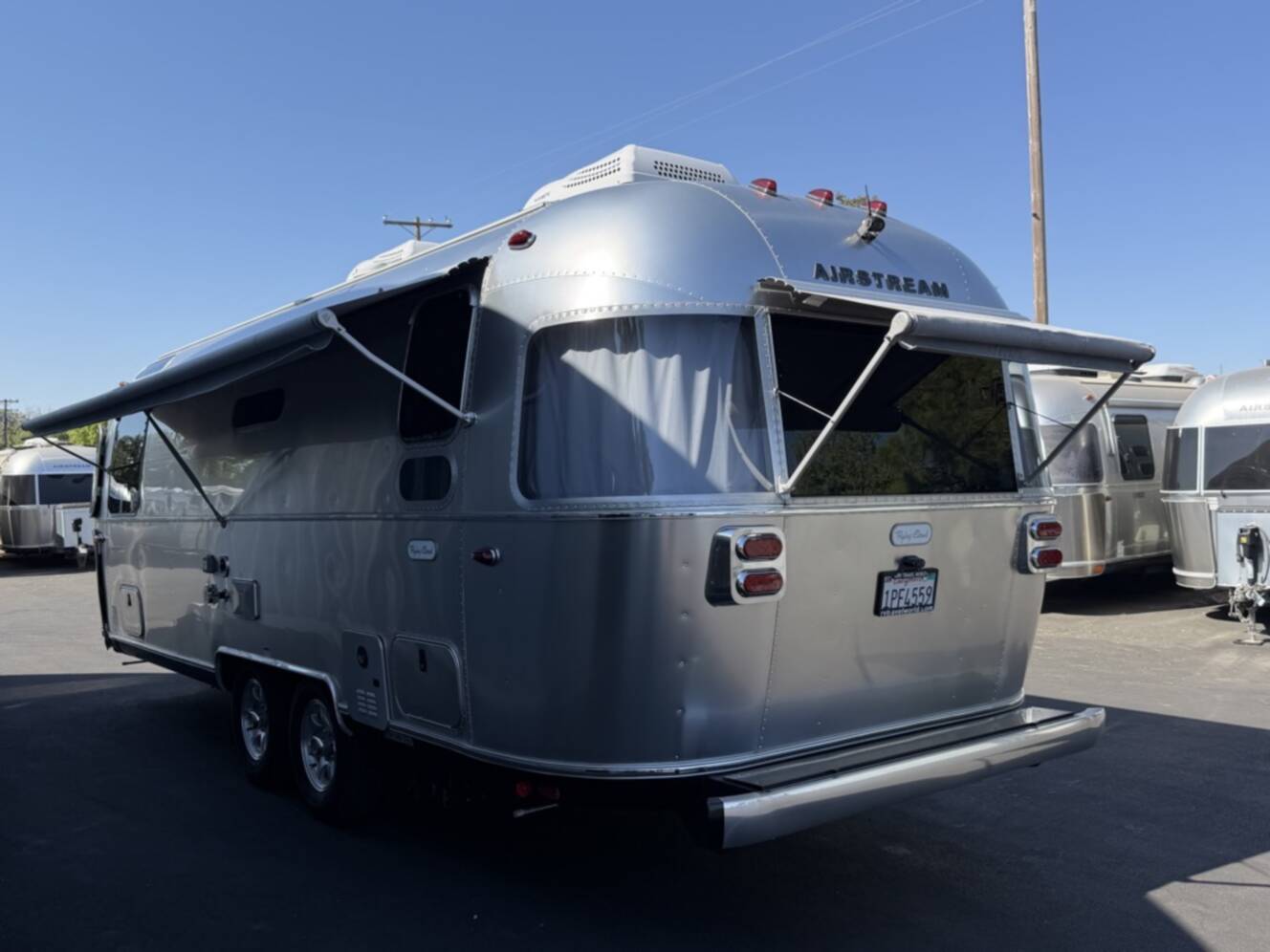 A photo of this 2023 Airstream FLYING CLOUD 25RB QUEEN