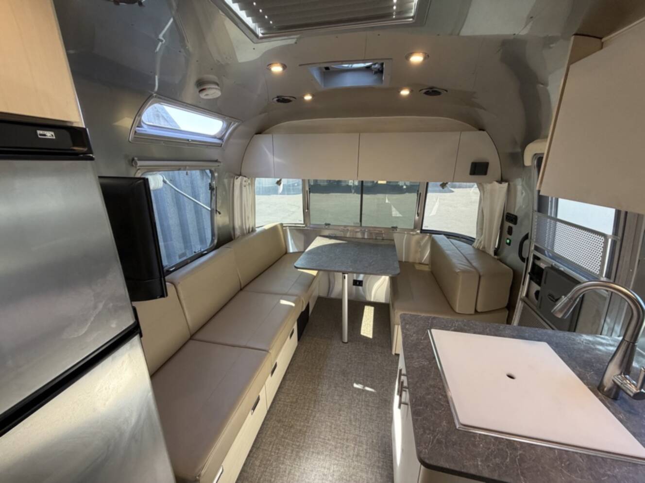 A photo of this 2023 Airstream FLYING CLOUD 25RB QUEEN