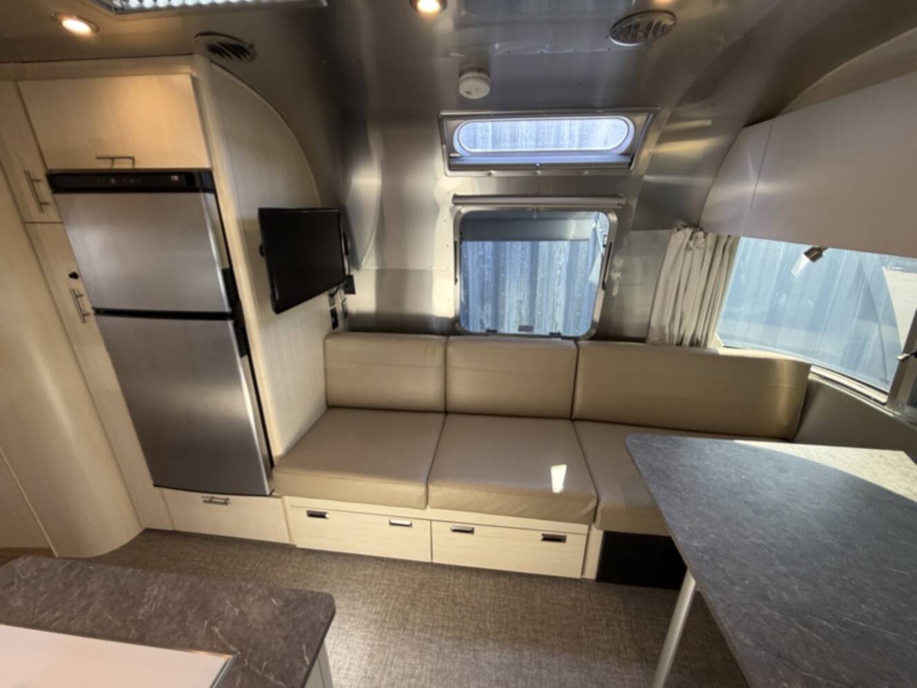 A photo of this 2023 Airstream FLYING CLOUD 25RB QUEEN