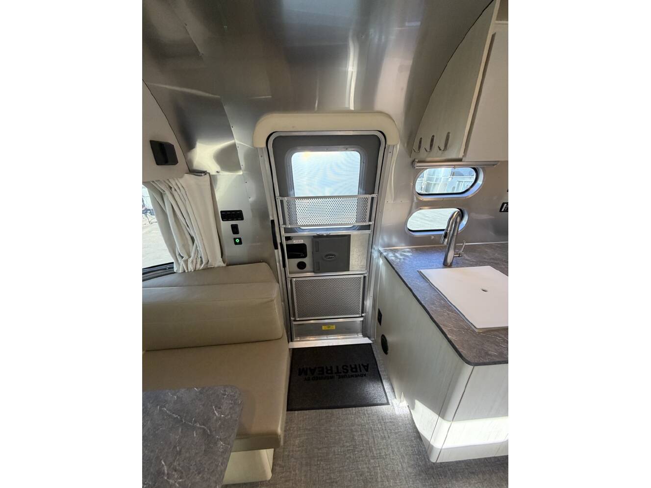 A photo of this 2023 Airstream FLYING CLOUD 25RB QUEEN
