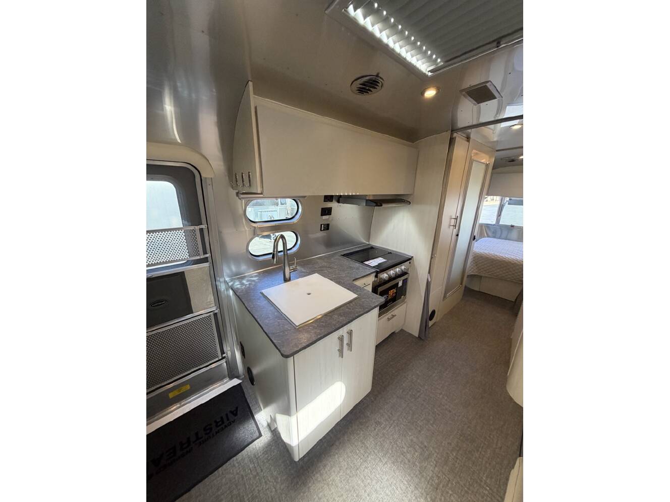 A photo of this 2023 Airstream FLYING CLOUD 25RB QUEEN