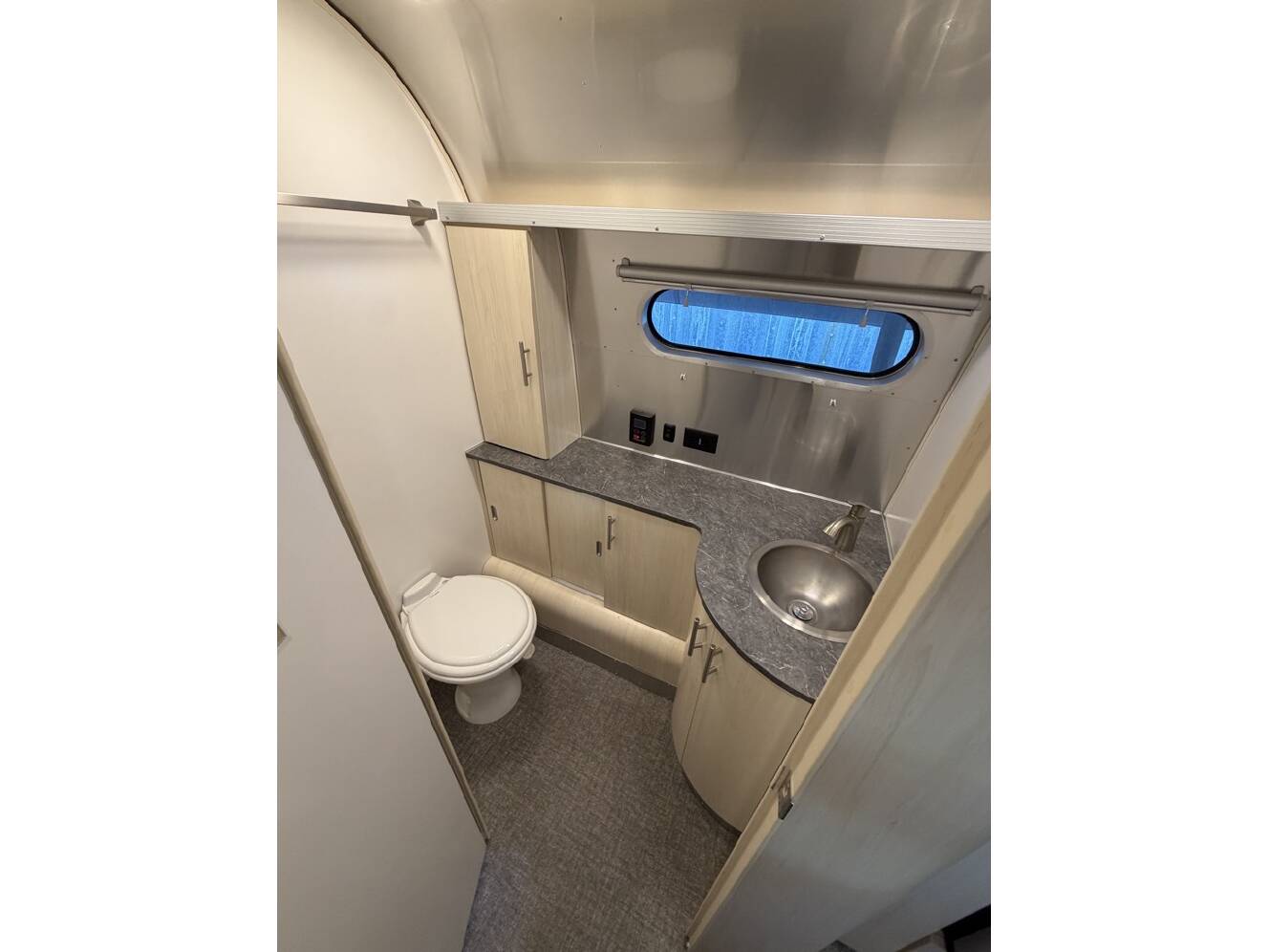 A photo of this 2023 Airstream FLYING CLOUD 25RB QUEEN