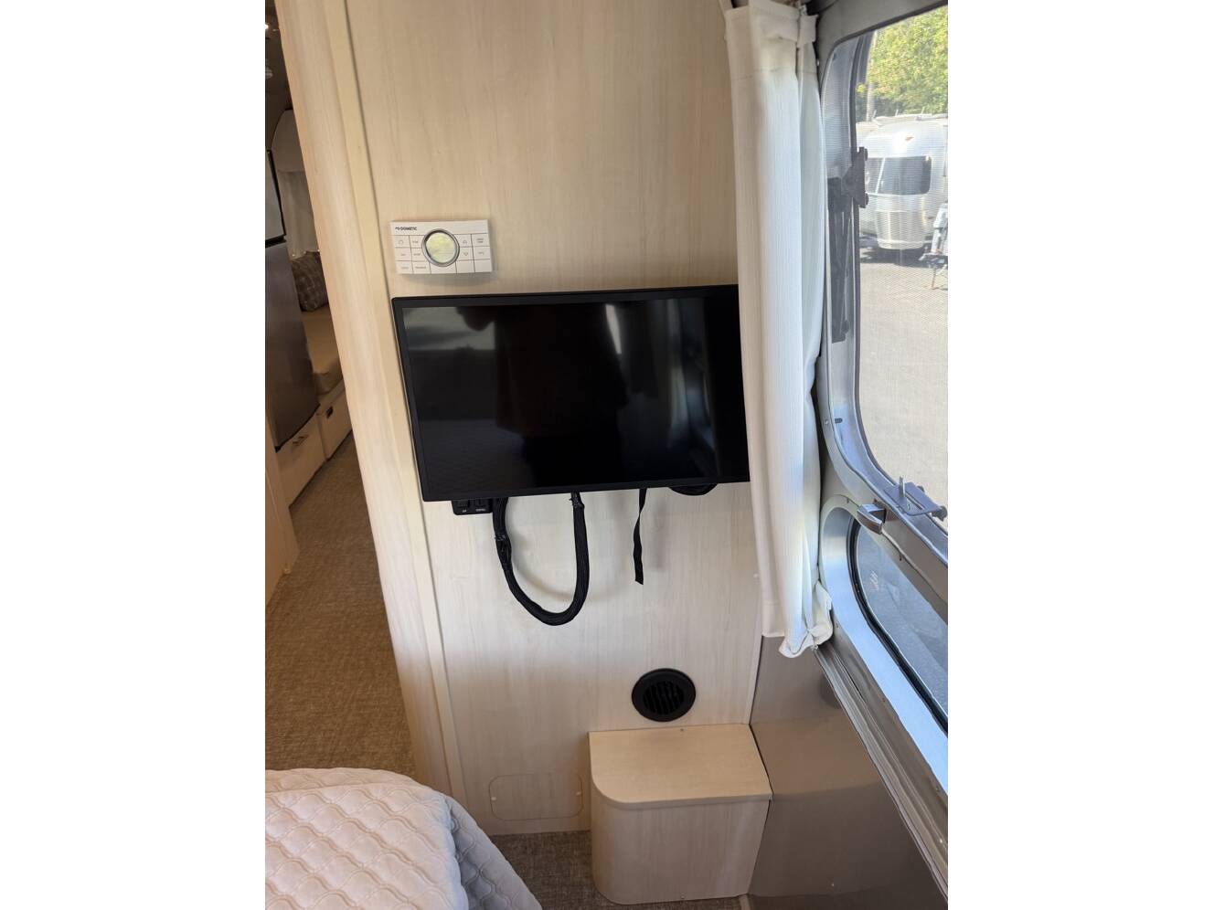 A photo of this 2023 Airstream FLYING CLOUD 25RB QUEEN
