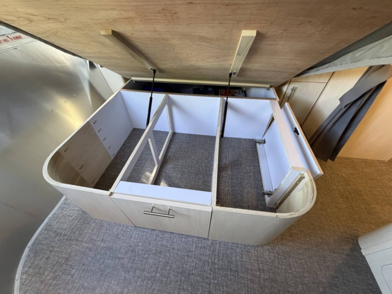 A photo of this 2023 Airstream FLYING CLOUD 25RB QUEEN