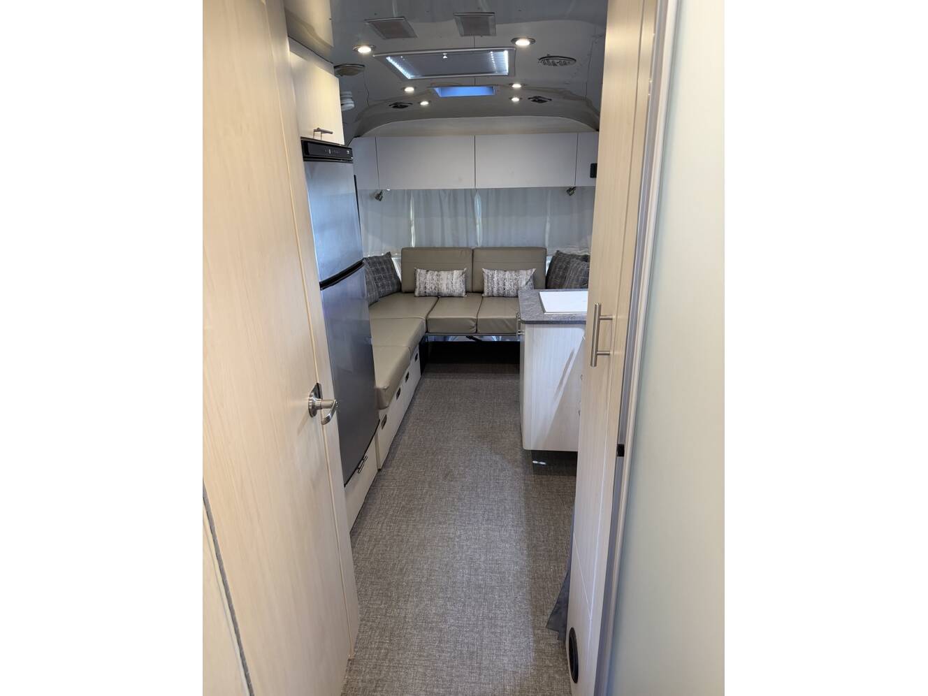 A photo of this 2023 Airstream FLYING CLOUD 25RB QUEEN
