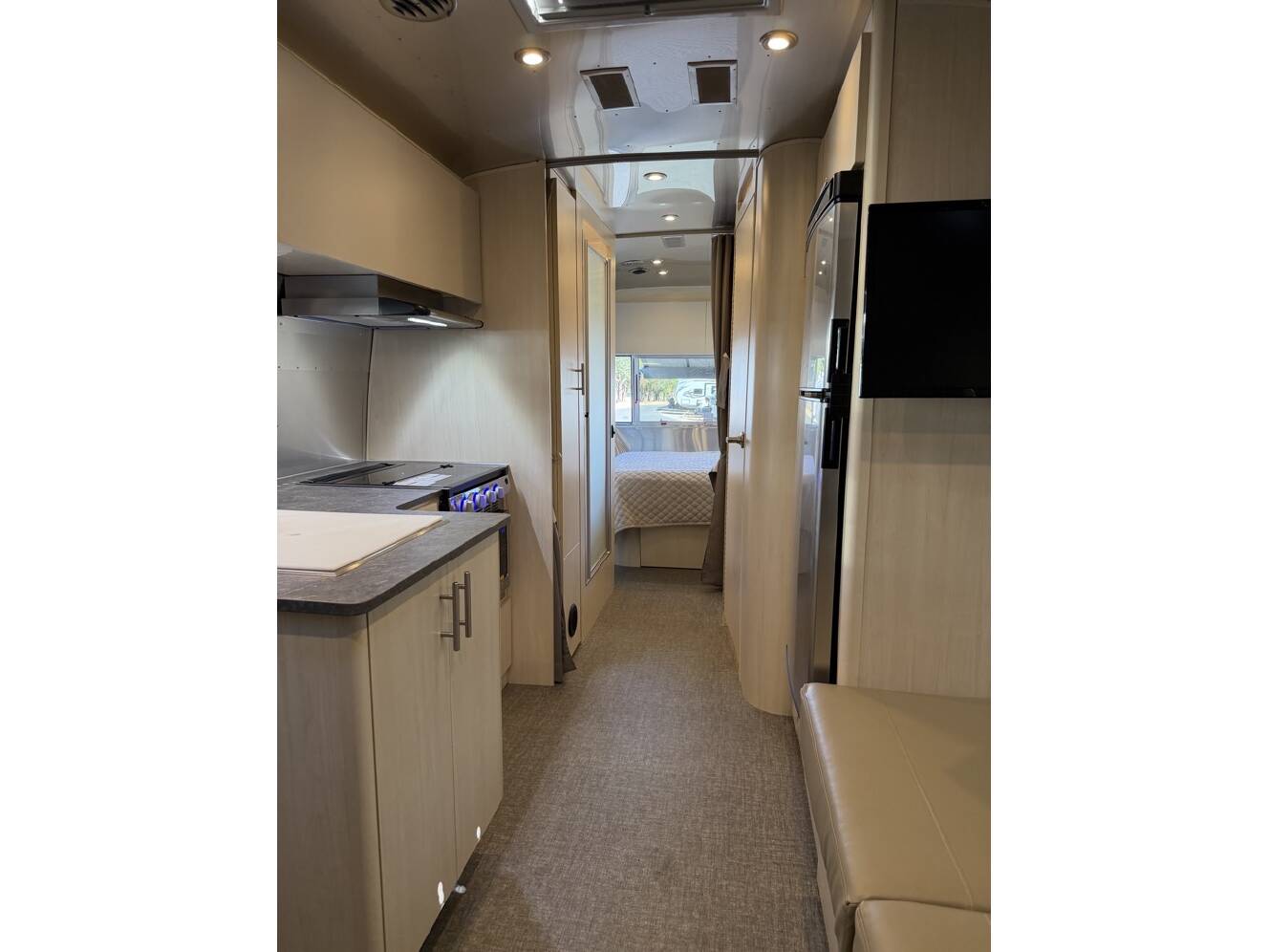 A photo of this 2023 Airstream FLYING CLOUD 25RB QUEEN