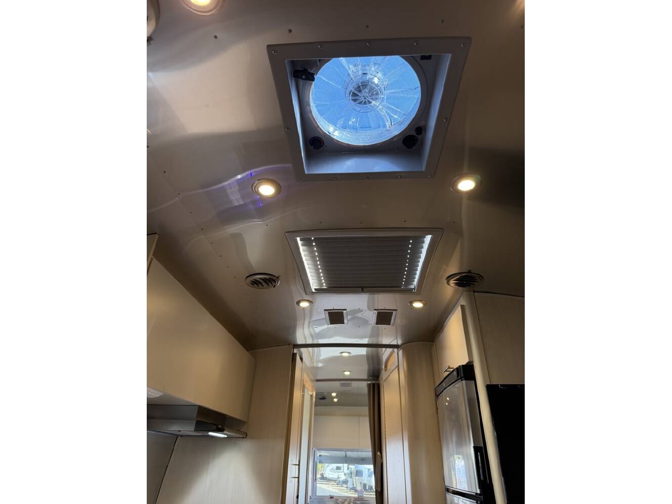 A photo of this 2023 Airstream FLYING CLOUD 25RB QUEEN