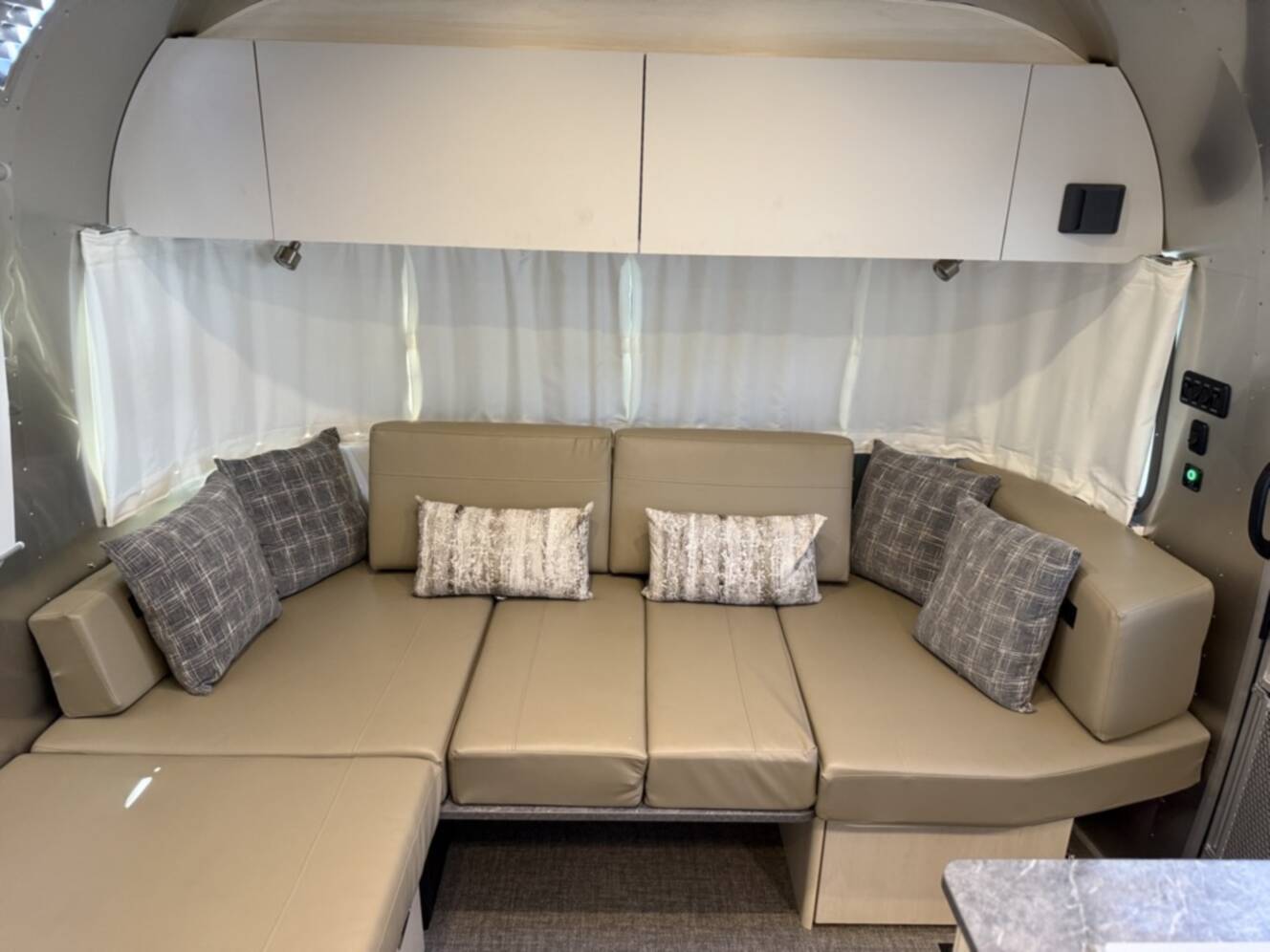 A photo of this 2023 Airstream FLYING CLOUD 25RB QUEEN