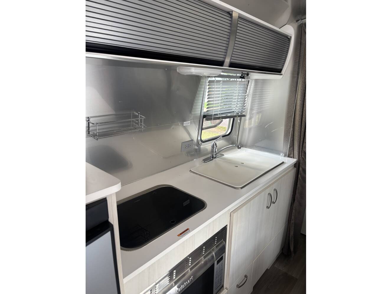 A photo of this 2019 Airstream BAMBI 22FB