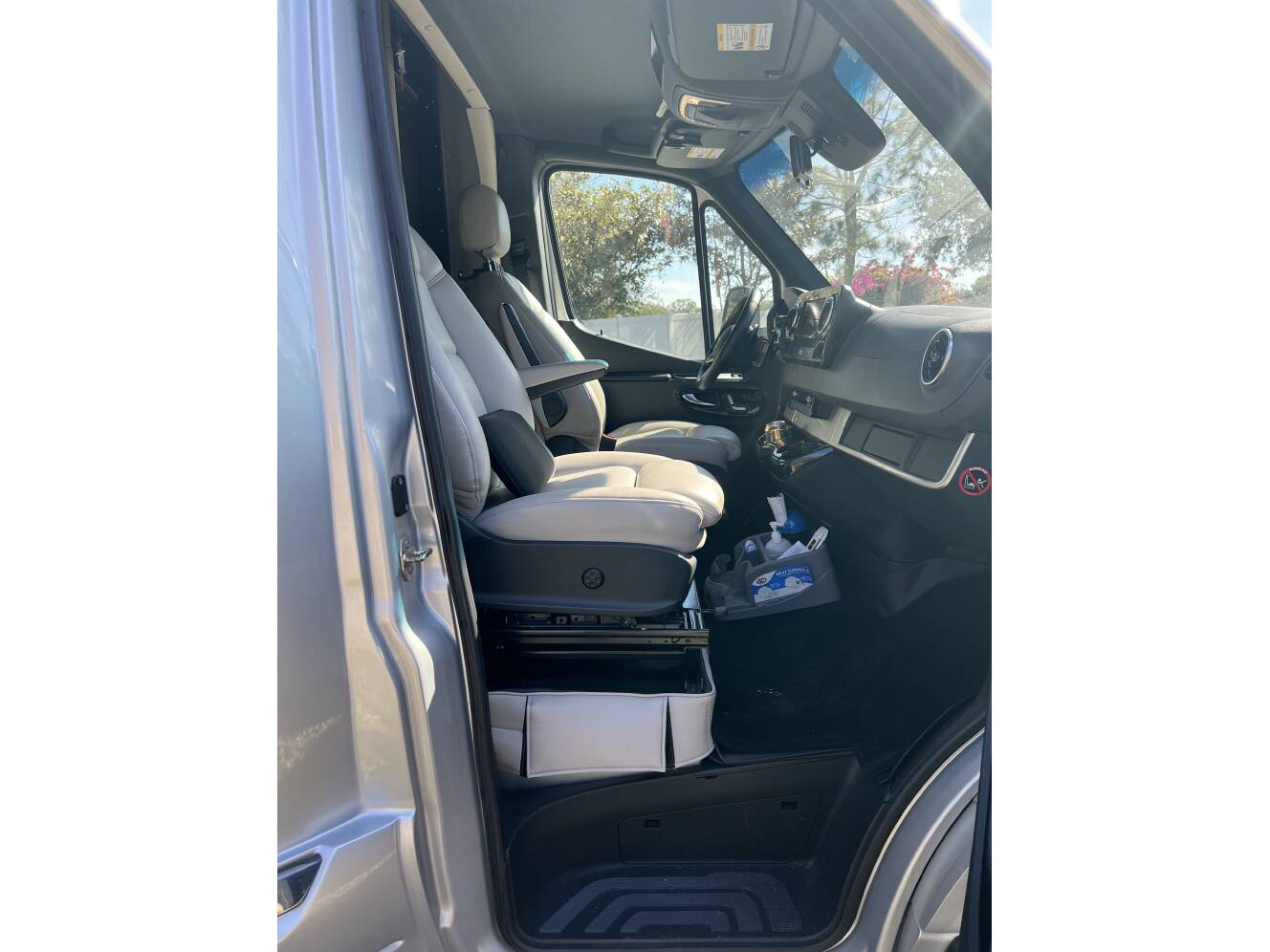 A photo of this 2020 Airstream ATLAS MURPHY SUITE
