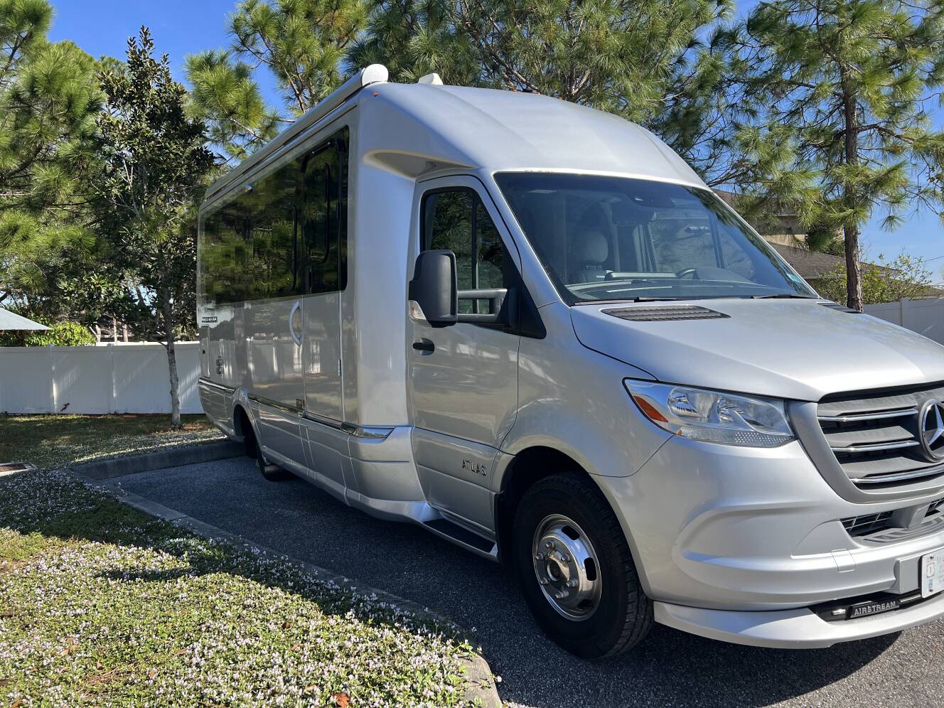 A photo of this 2020 Airstream ATLAS MURPHY SUITE