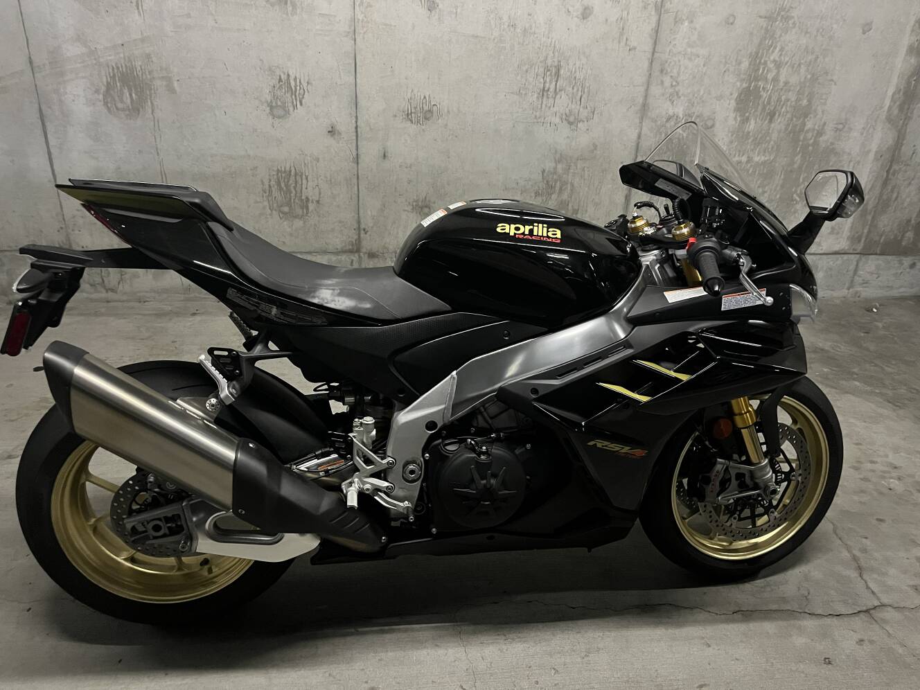 A photo of this 2022 Aprilia RSV4 FACTORY
