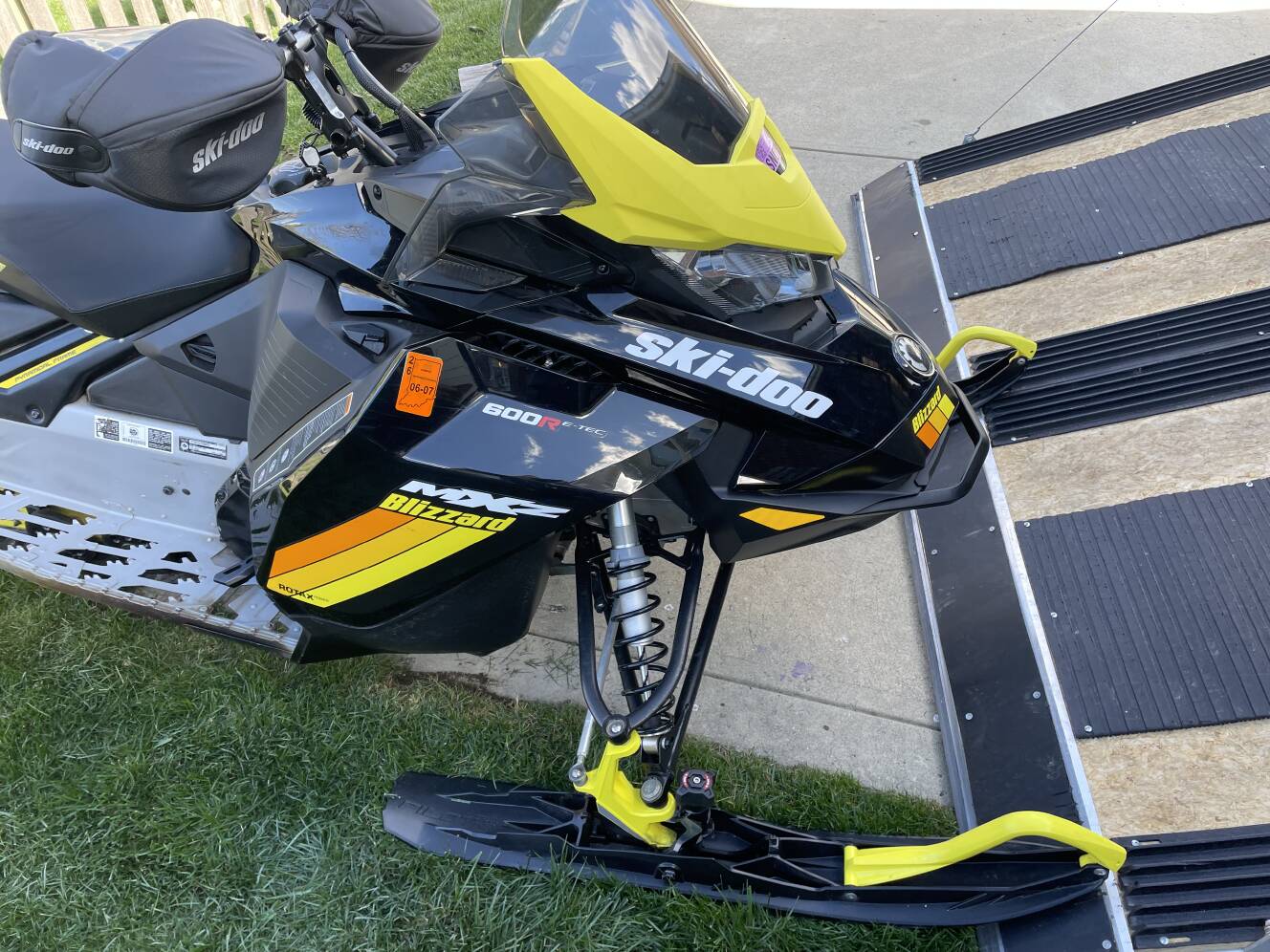 A photo of this 2019 Ski-Doo BLIZZARD