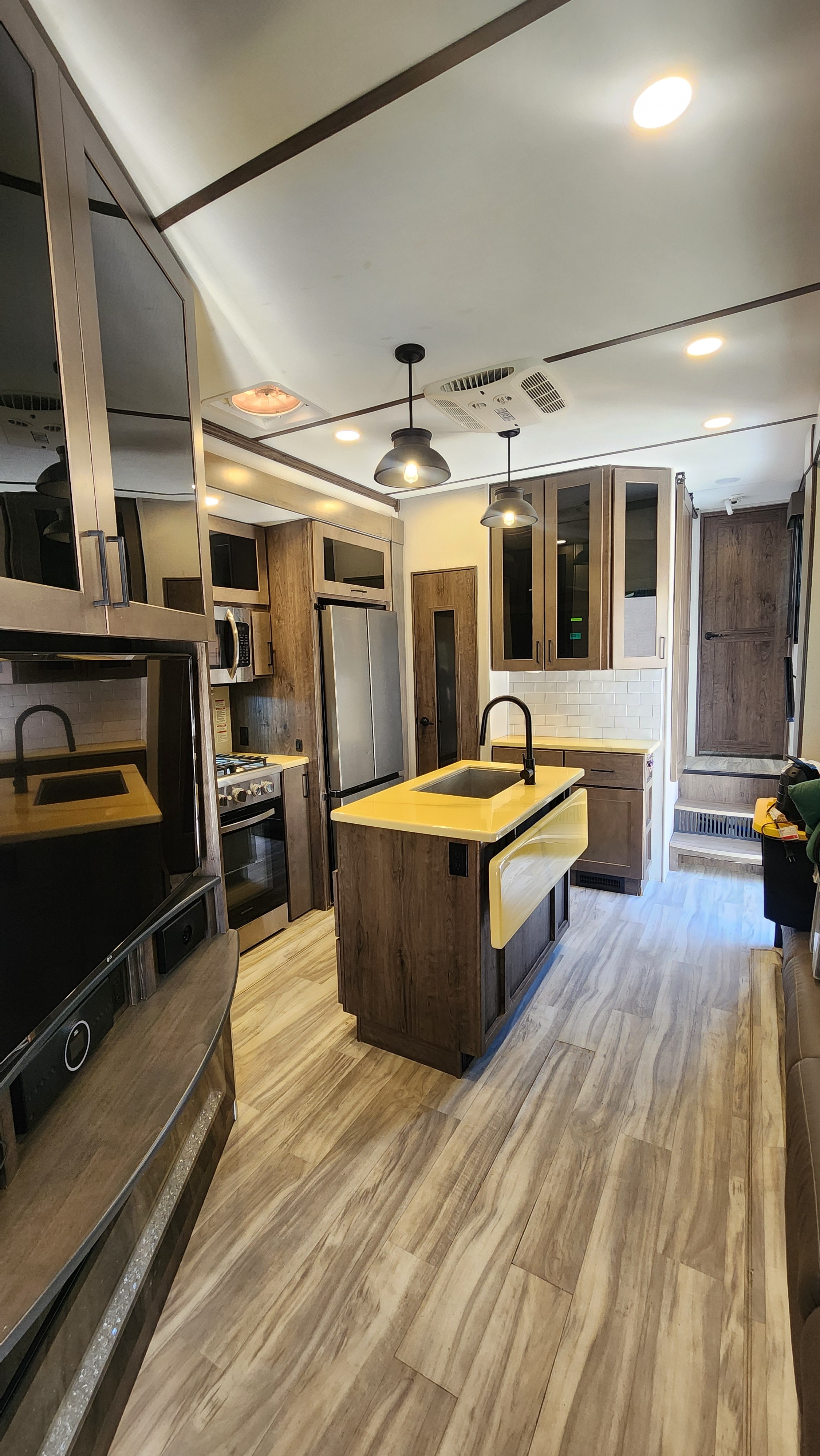 2021 Alliance Rv Valor 36V11 in folsom CA
