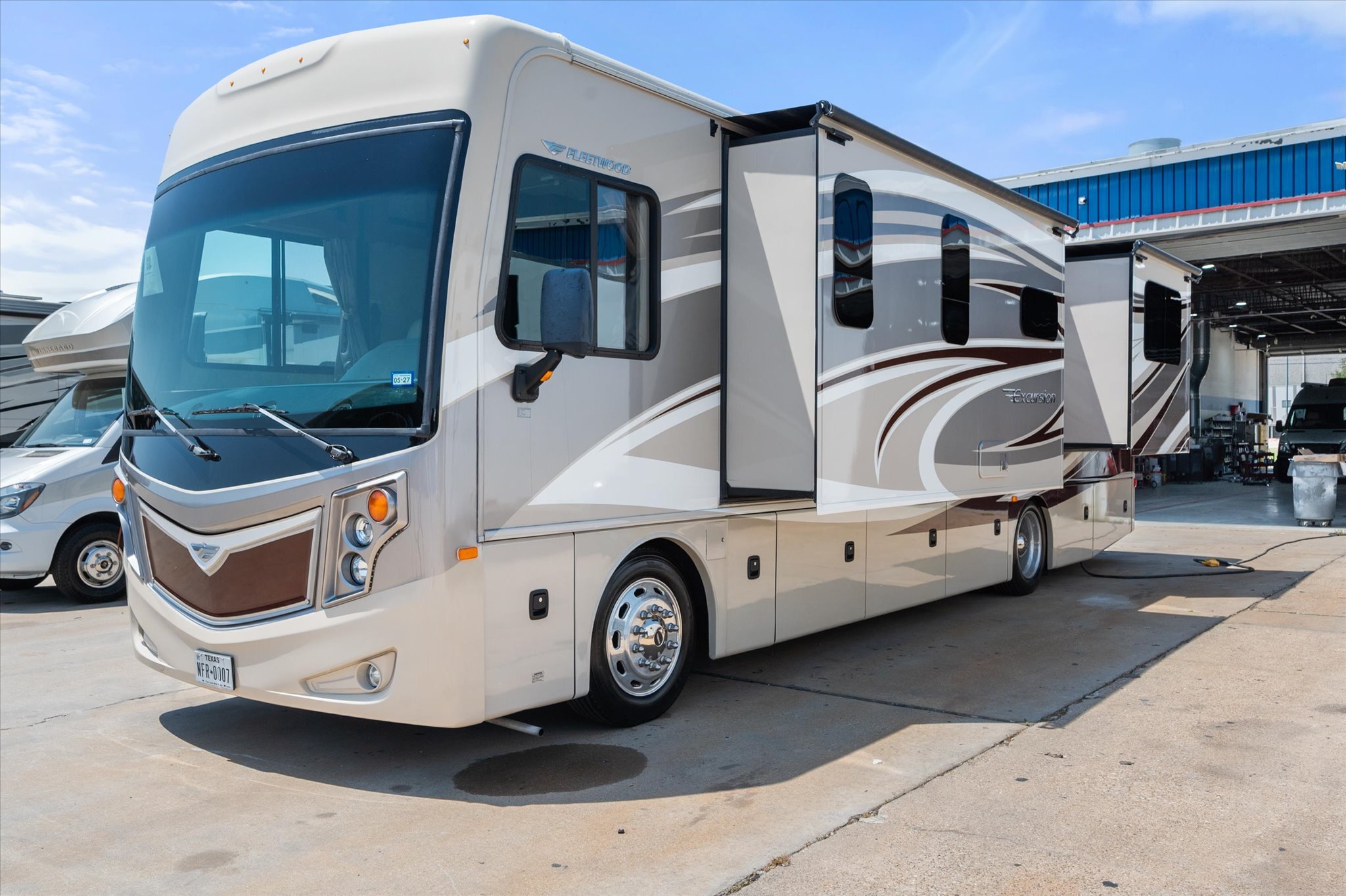 2015 Fleetwood EXCURSION 33D Class A Diesel Motorhome - Diesel Pusher RV