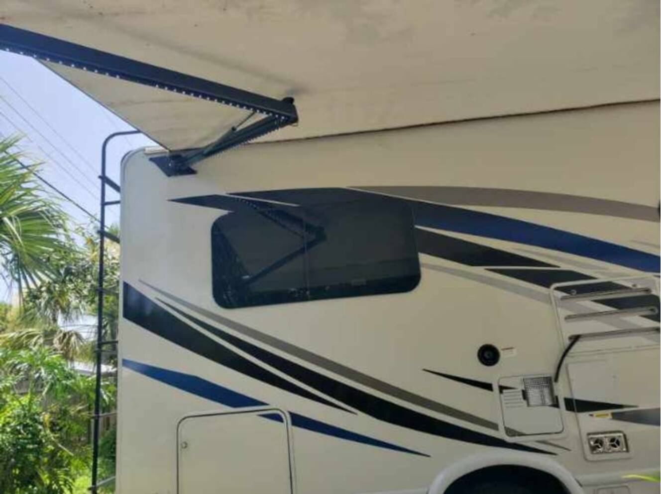 A photo of this 2023 Thor Motor Coach Axis 24.1
