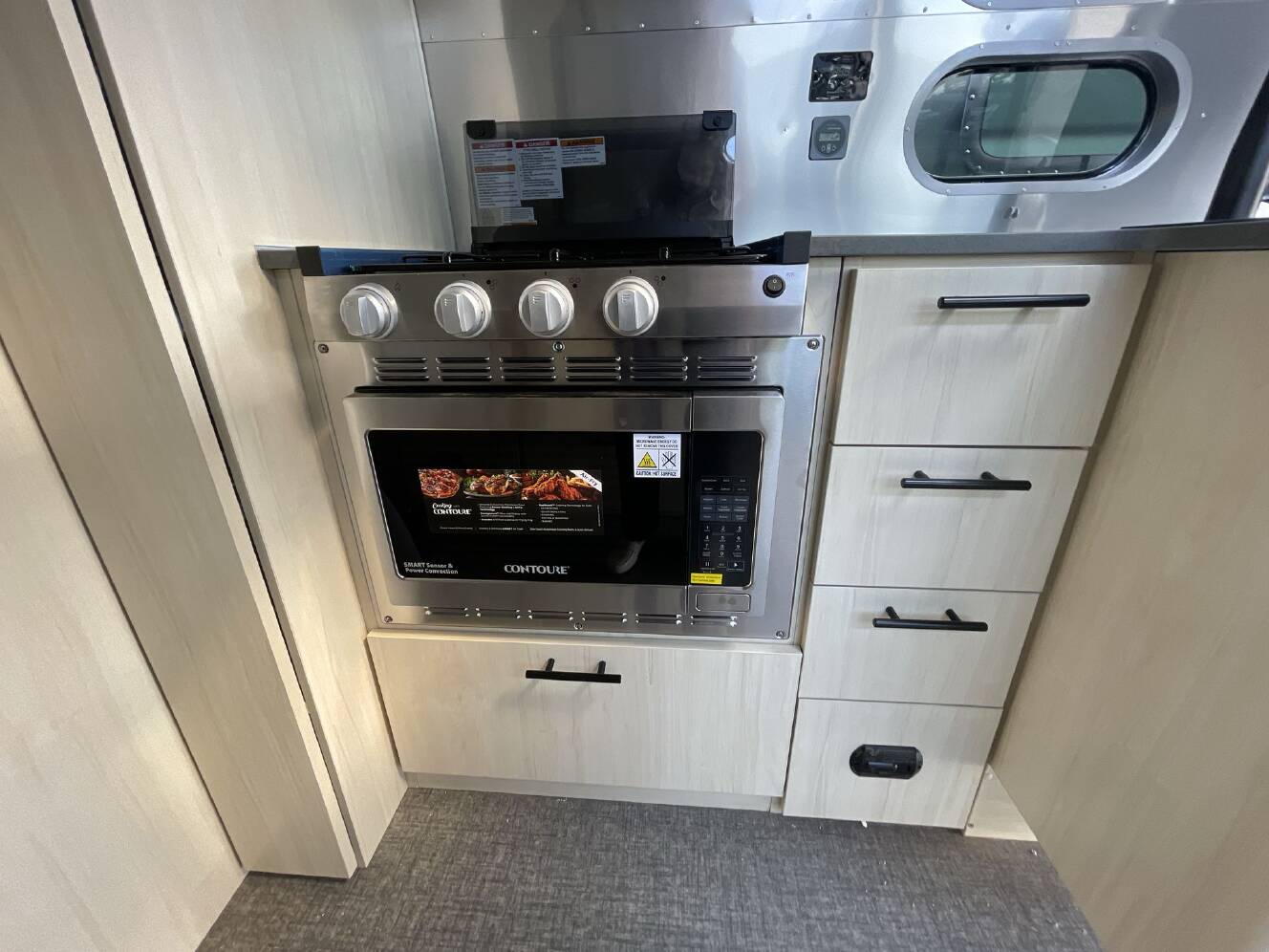 A photo of this 2025 Airstream Flying Cloud 25 FBQ