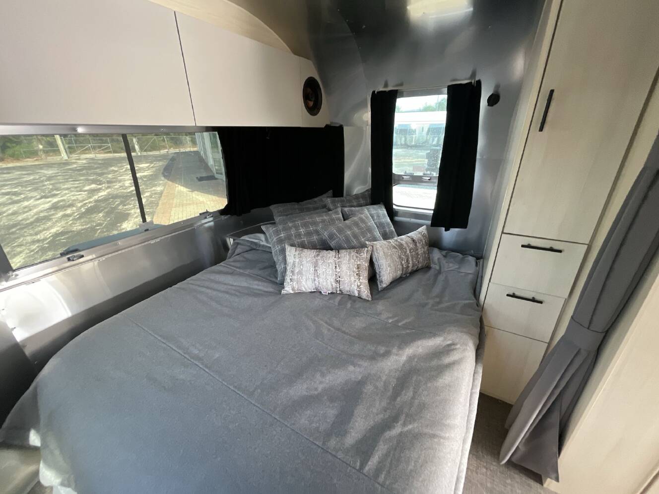 A photo of this 2025 Airstream Flying Cloud 25 FBQ