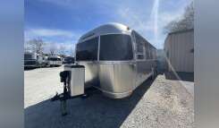 2022 Airstream Flying Cloud 30RB Twin RV