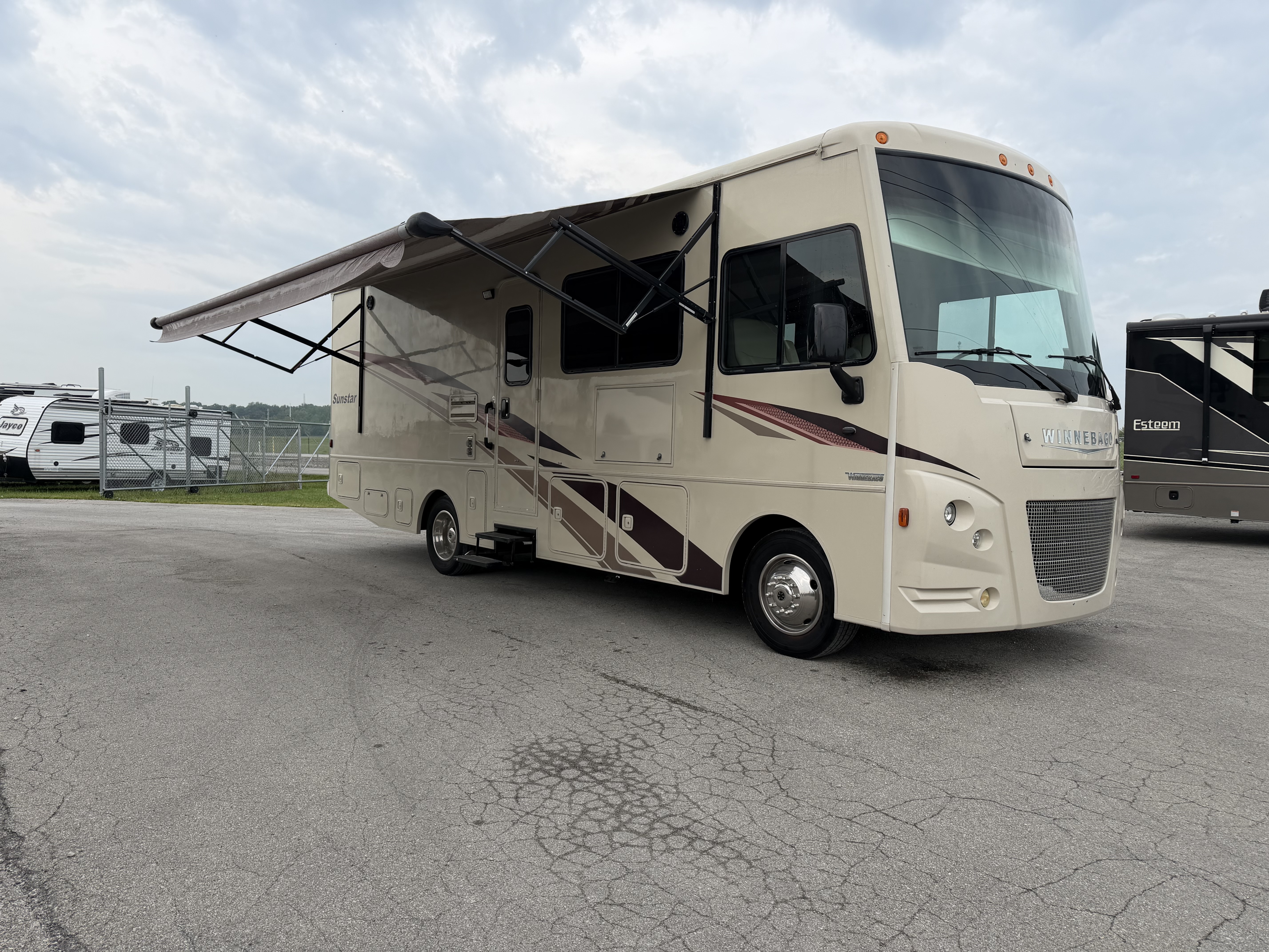 2019 Winnebago SUNSTAR 27PE in indianapolis IN