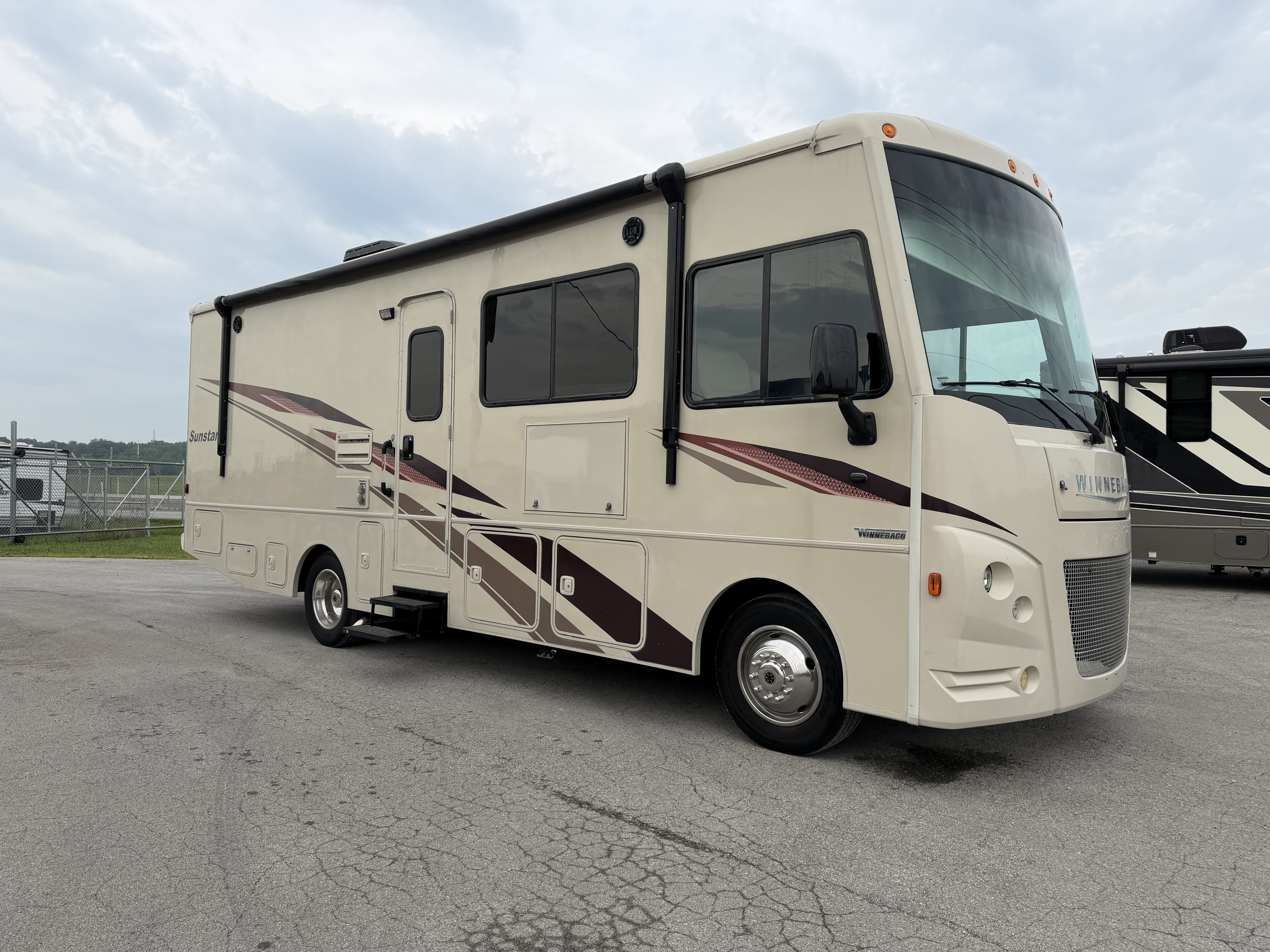 2019 Winnebago SUNSTAR 27PE in indianapolis IN