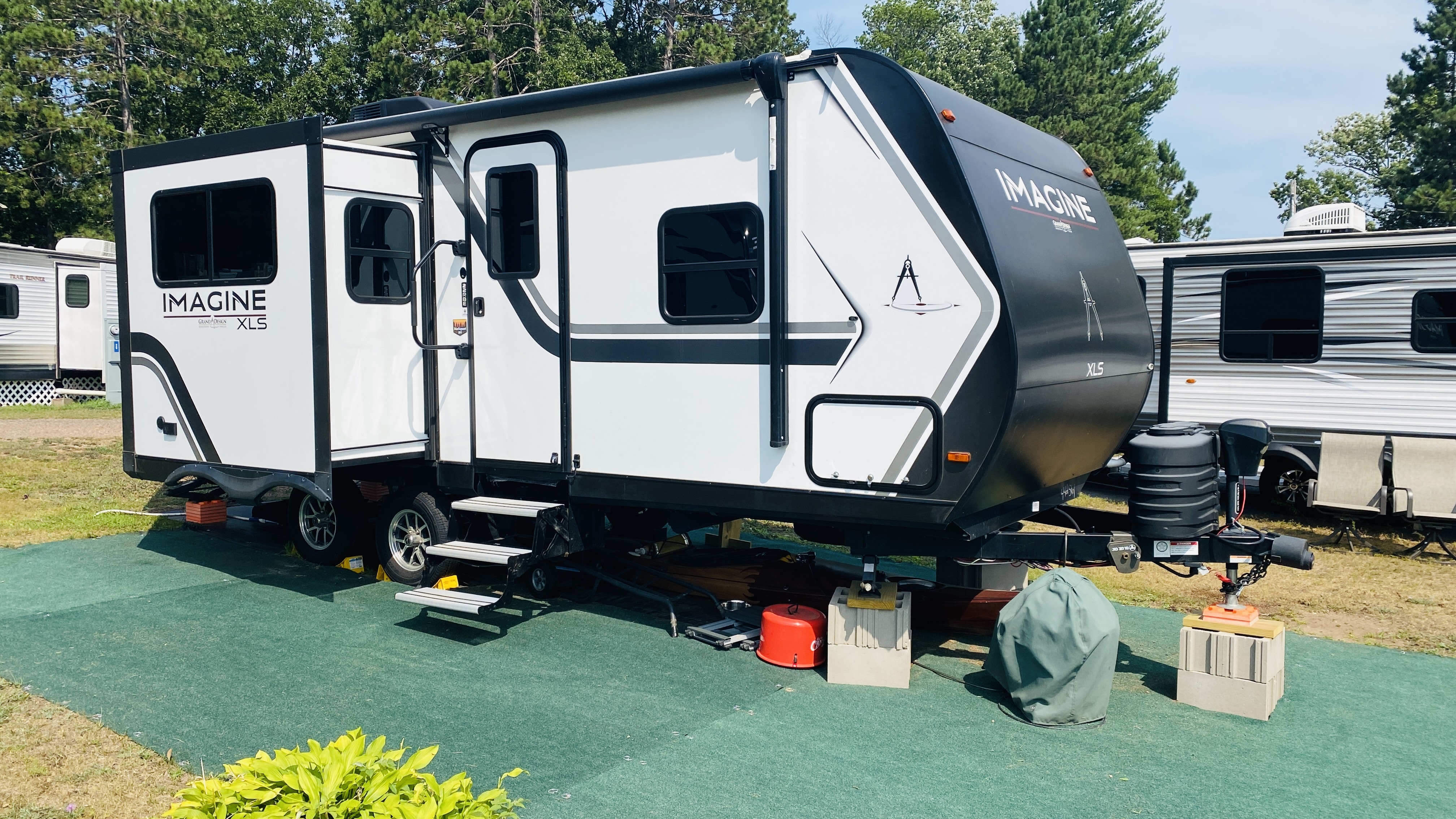 2025 Grand Design IMAGINE XLS 22RBE RV
