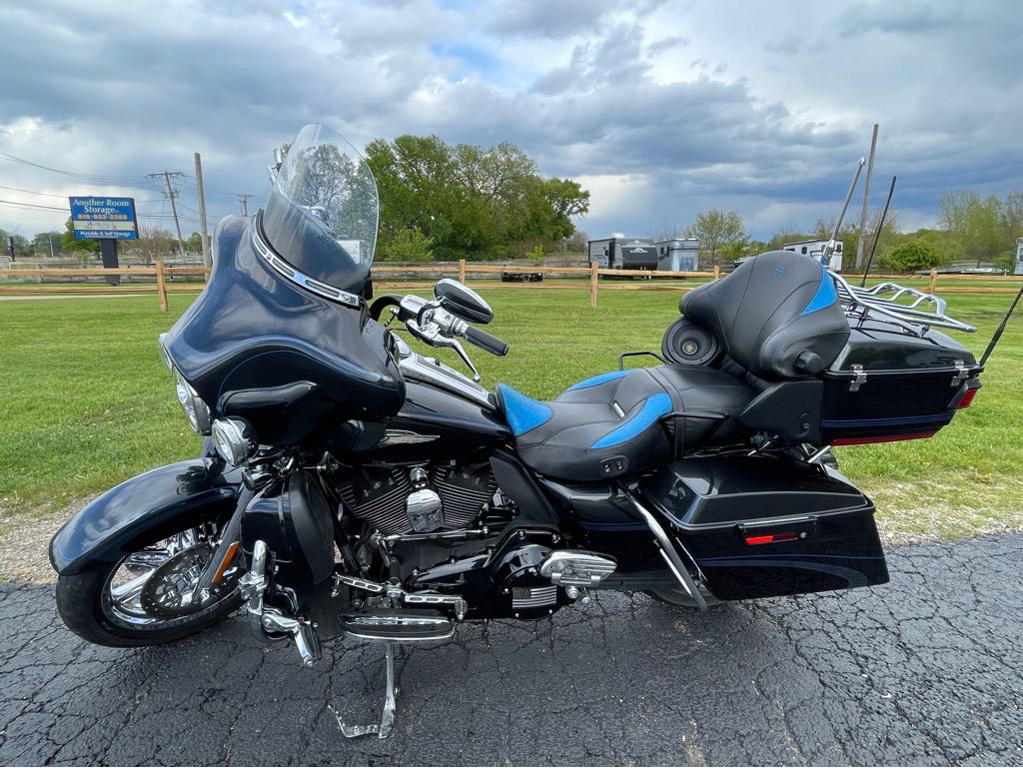 2013 Harley-Davidson  CVO Ultra Classic Electra Glide Anniversary 600 TOURING in marengo IL