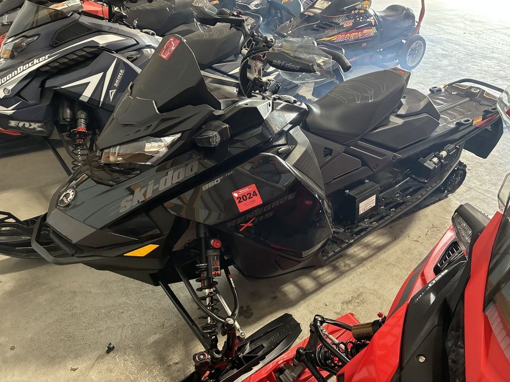 2022 Ski-Doo Renegade® X-RS® Rotax® 850 E-TEC® Kit I. Rip. XT 1. Snowmobile snowmobile