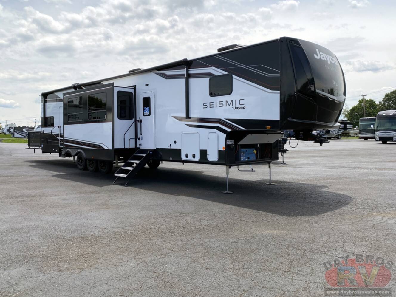 A photo of this 2027 Jayco Seismic 395