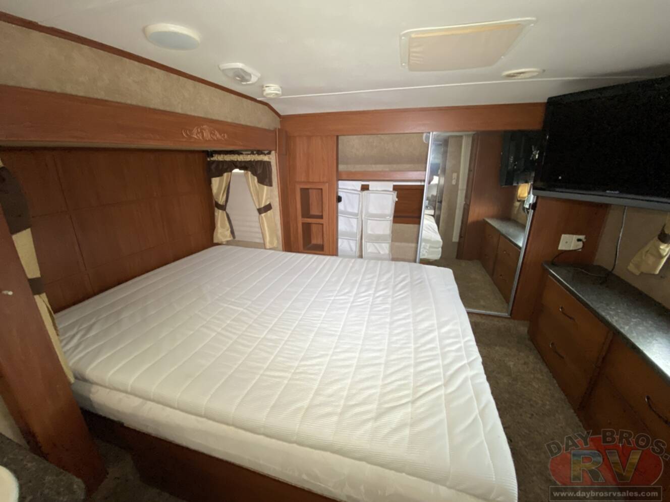 A photo of this 2012 Heartland Greystone 29MK