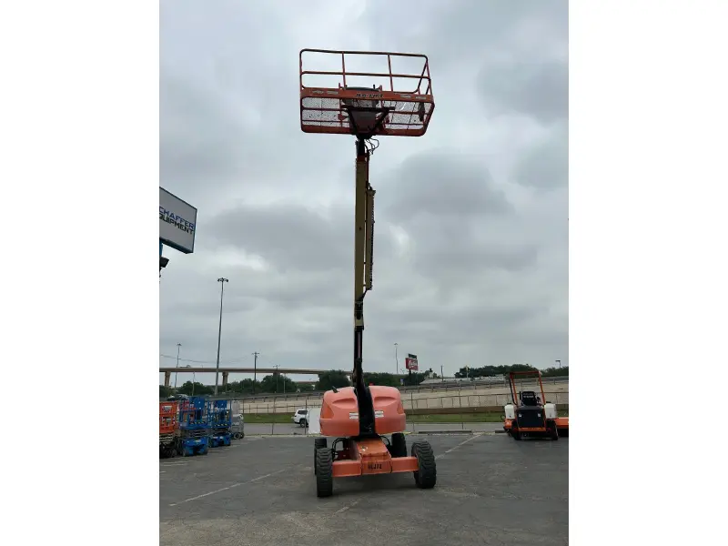 2013 JLG 400S