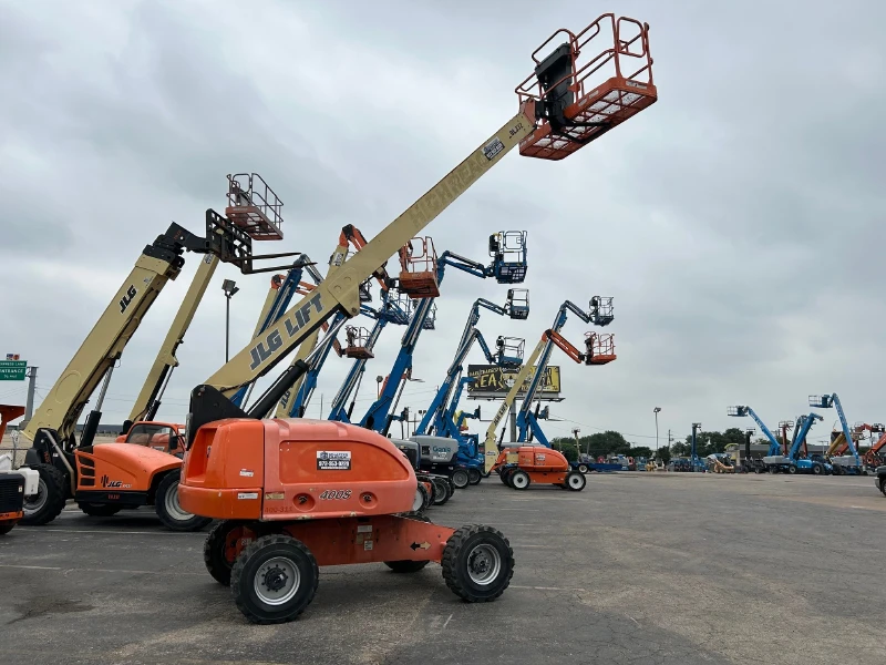 2013 JLG 400S