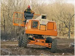 2013 JLG 400S