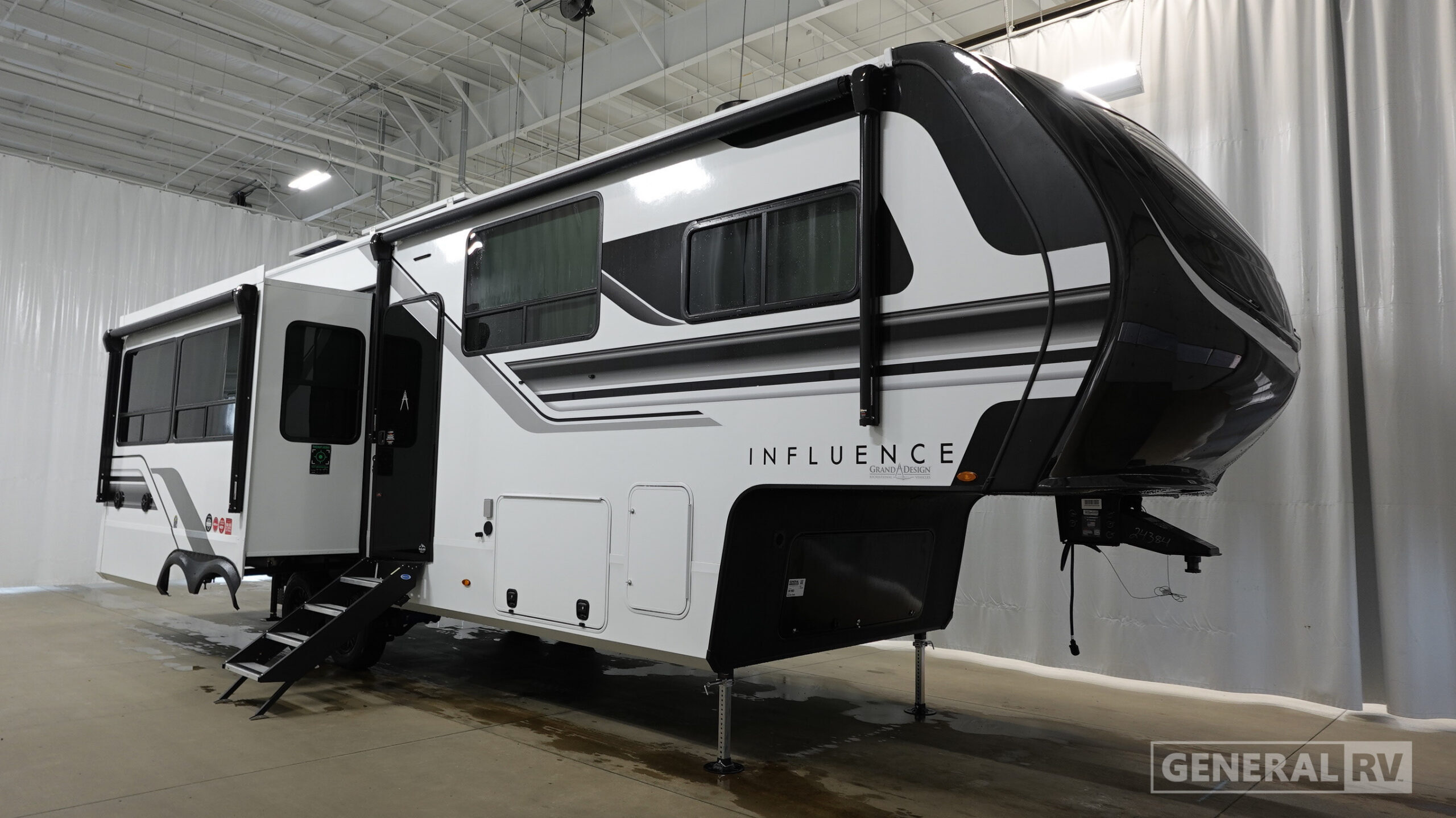 2027 Grand Design Influence 2903RL in north canton OH