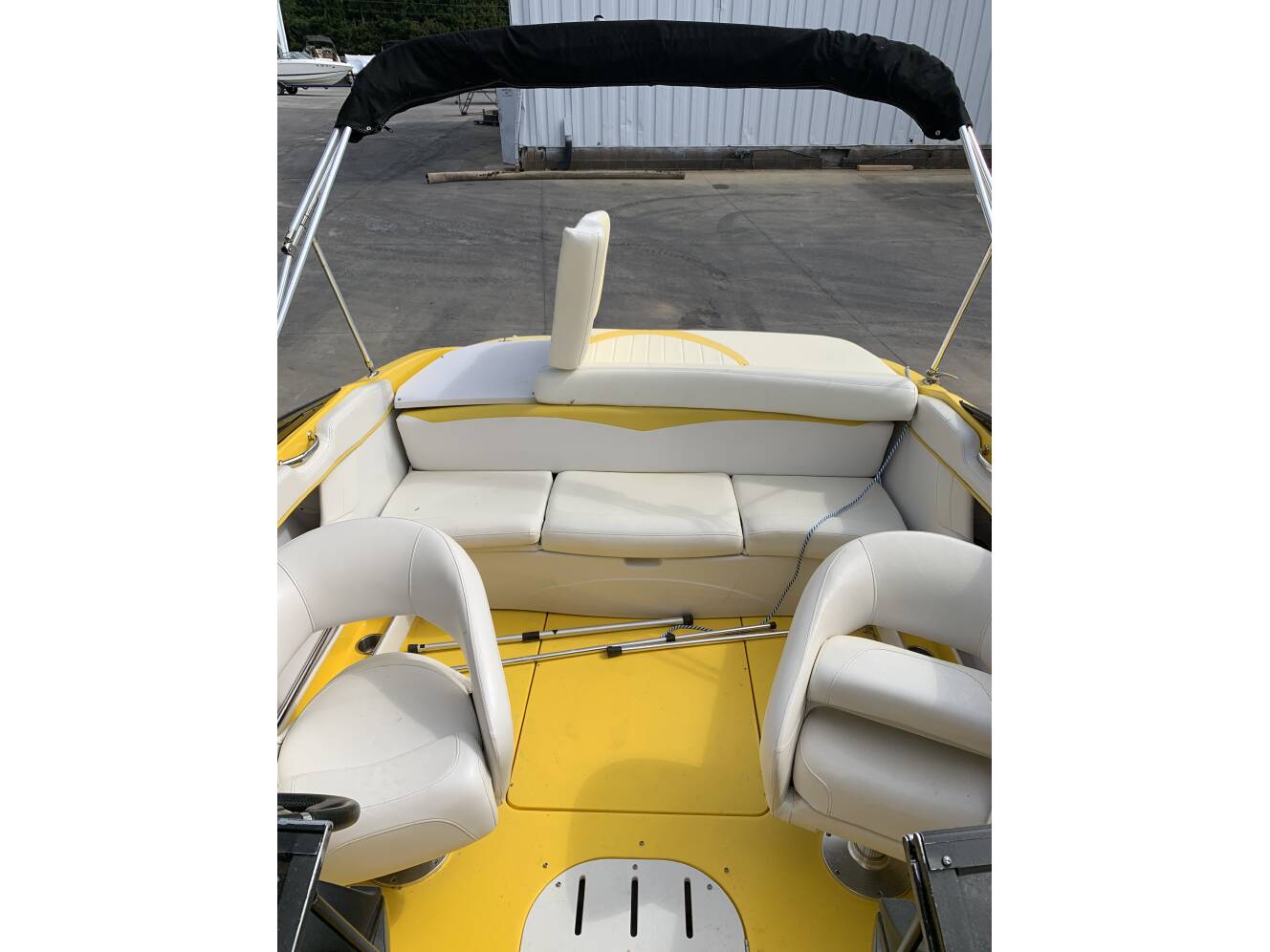 A photo of this 2006 Four Winns 210 HORIZON