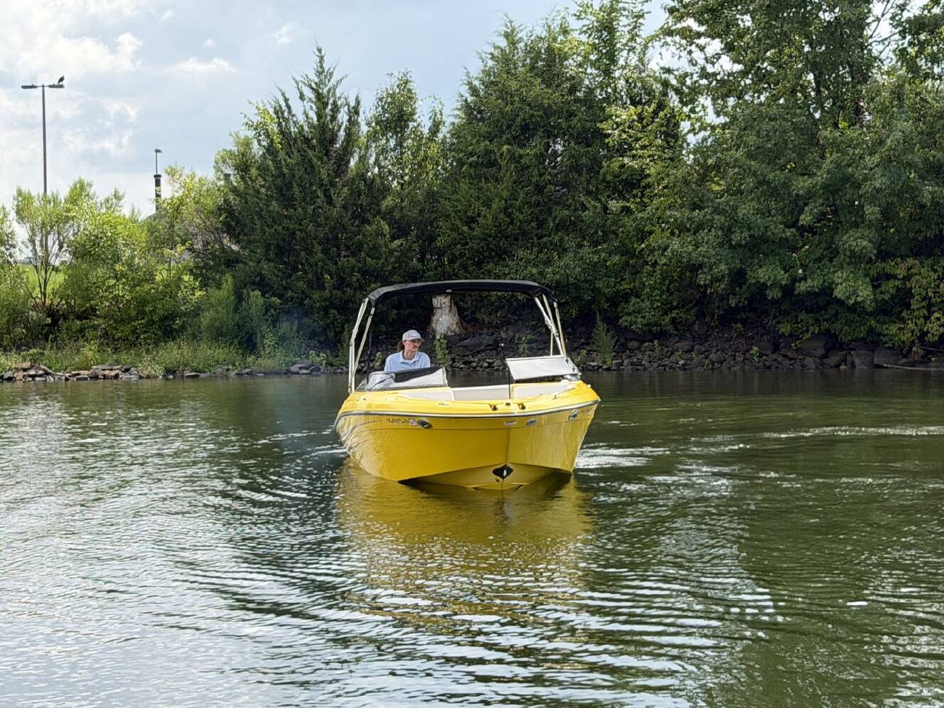 A photo of this 2006 Four Winns 210 HORIZON