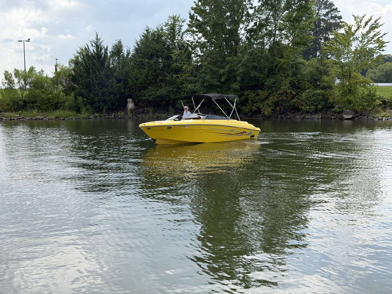 A photo of this 2006 Four Winns 210 HORIZON