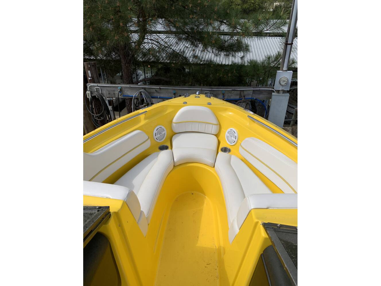 A photo of this 2006 Four Winns 210 HORIZON