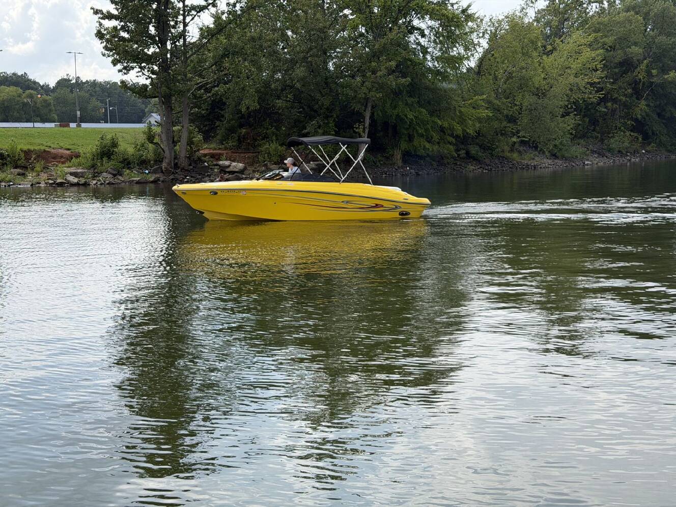 A photo of this 2006 Four Winns 210 HORIZON
