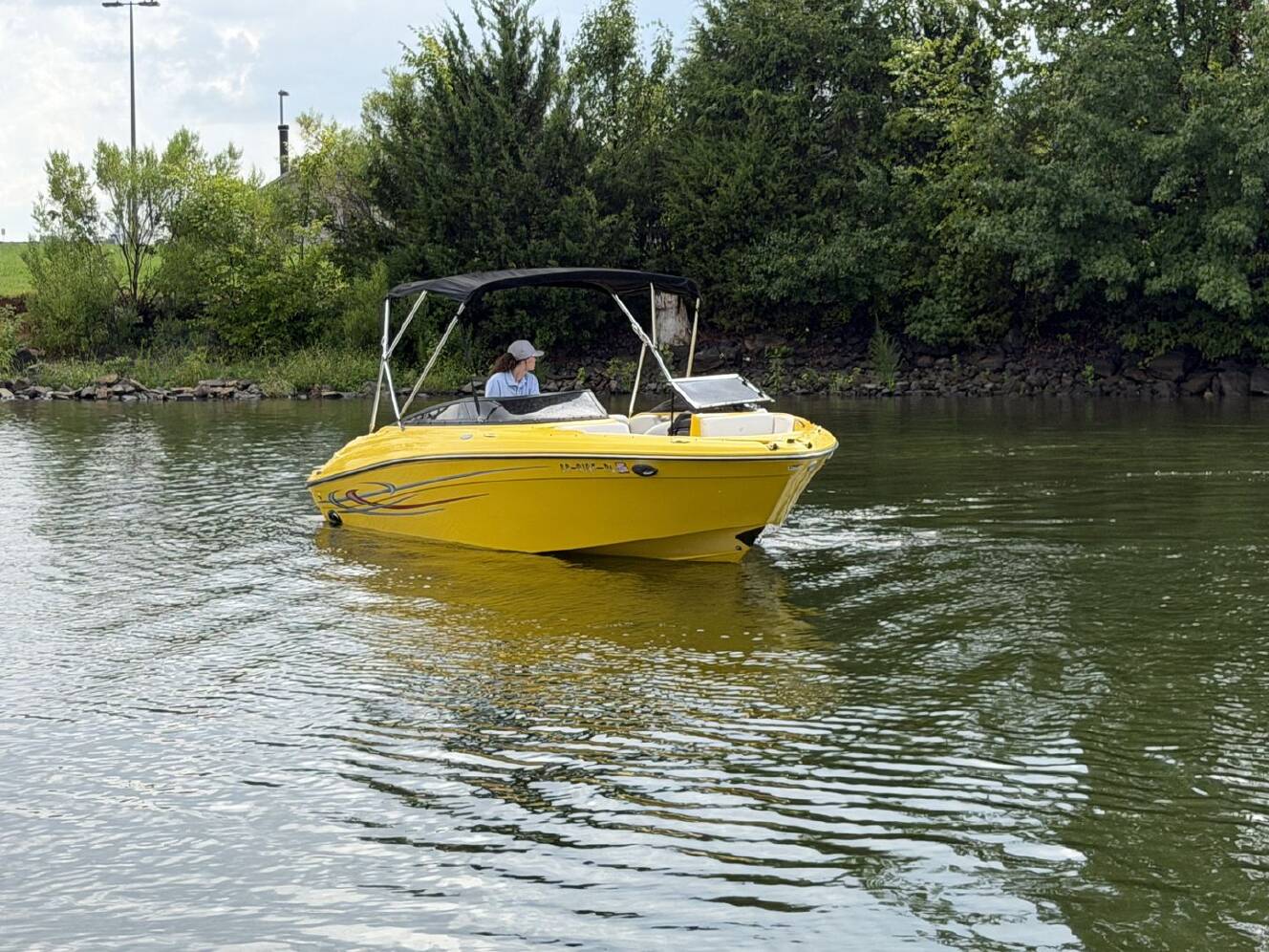 A photo of this 2006 Four Winns 210 HORIZON