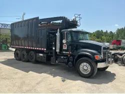 2005 Mack GU713