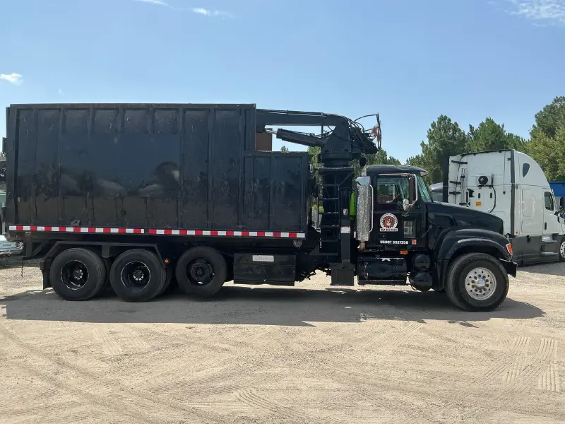 2005 Mack GU713
